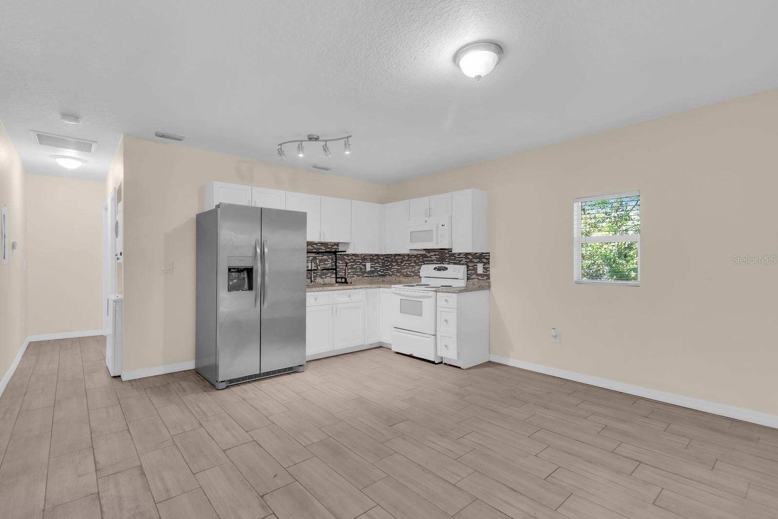 613 E 2ND ST #203 — photo 4