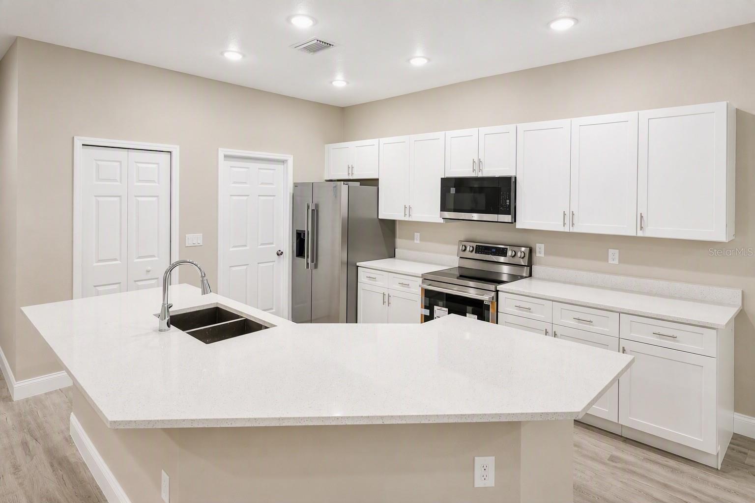 1214 CRESCENT ST — photo 11