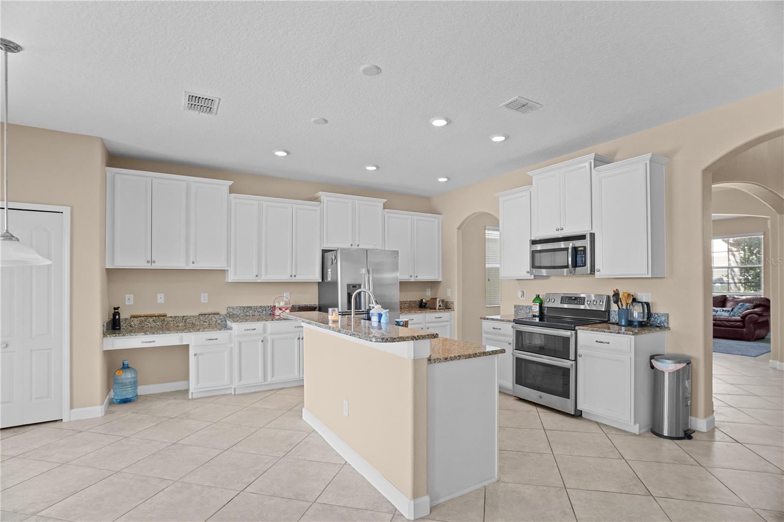 1586 THETFORD CIR — photo 4