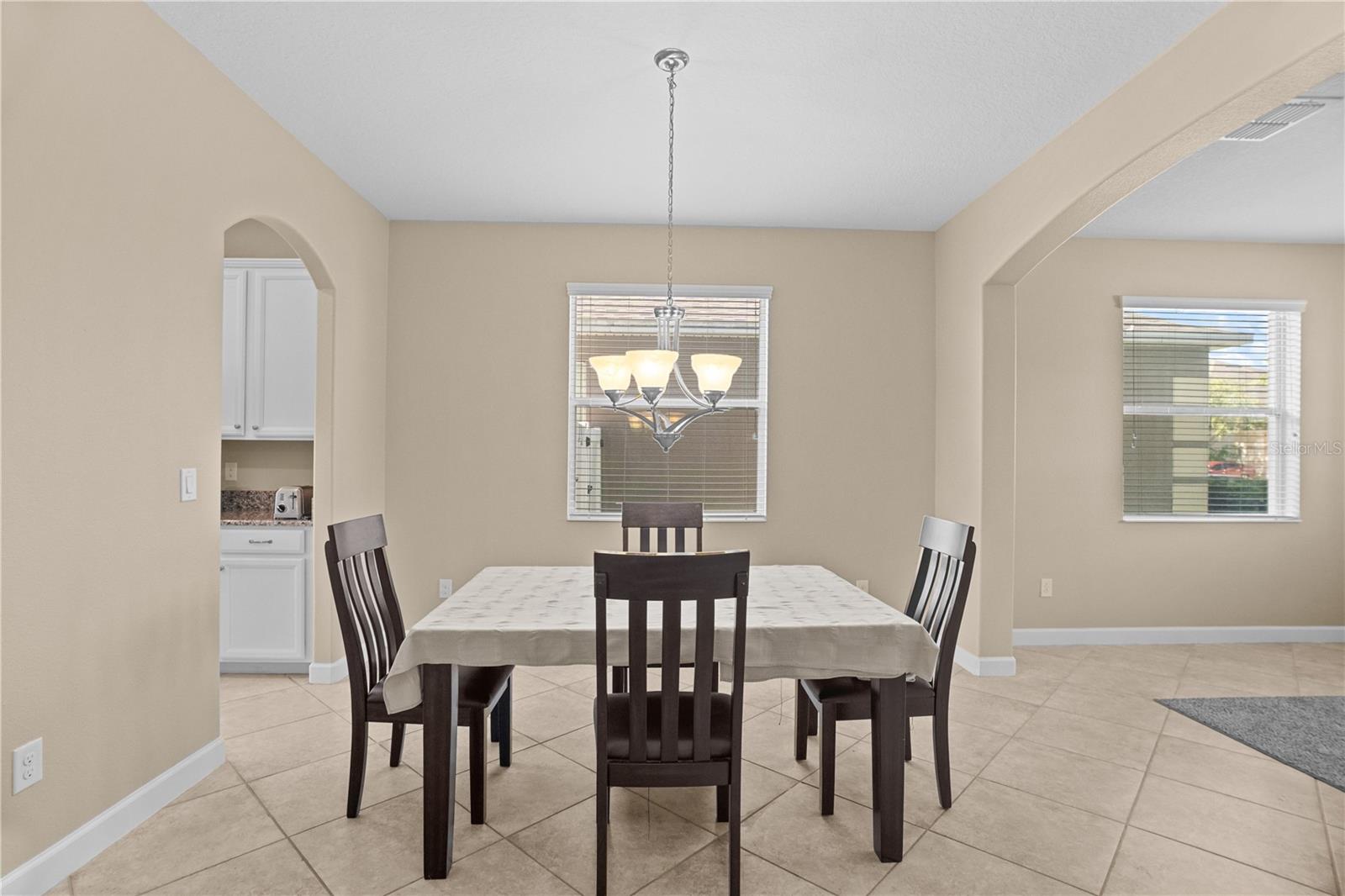 1586 THETFORD CIR — photo 9