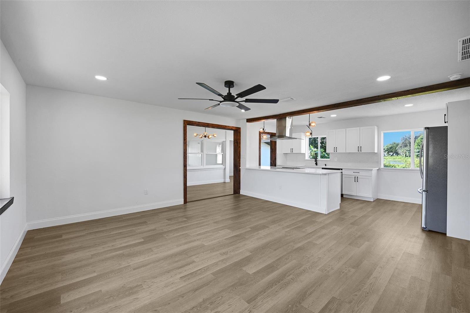 17 POINSETTIA DR — photo 12