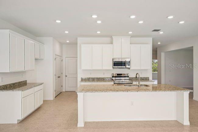 106 LEE DR — photo 2