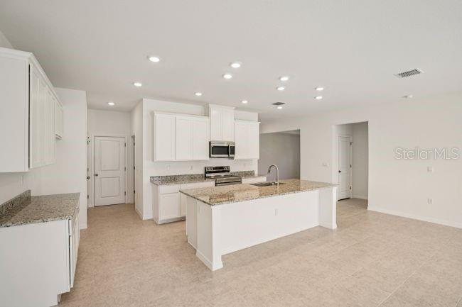 106 LEE DR — photo 3