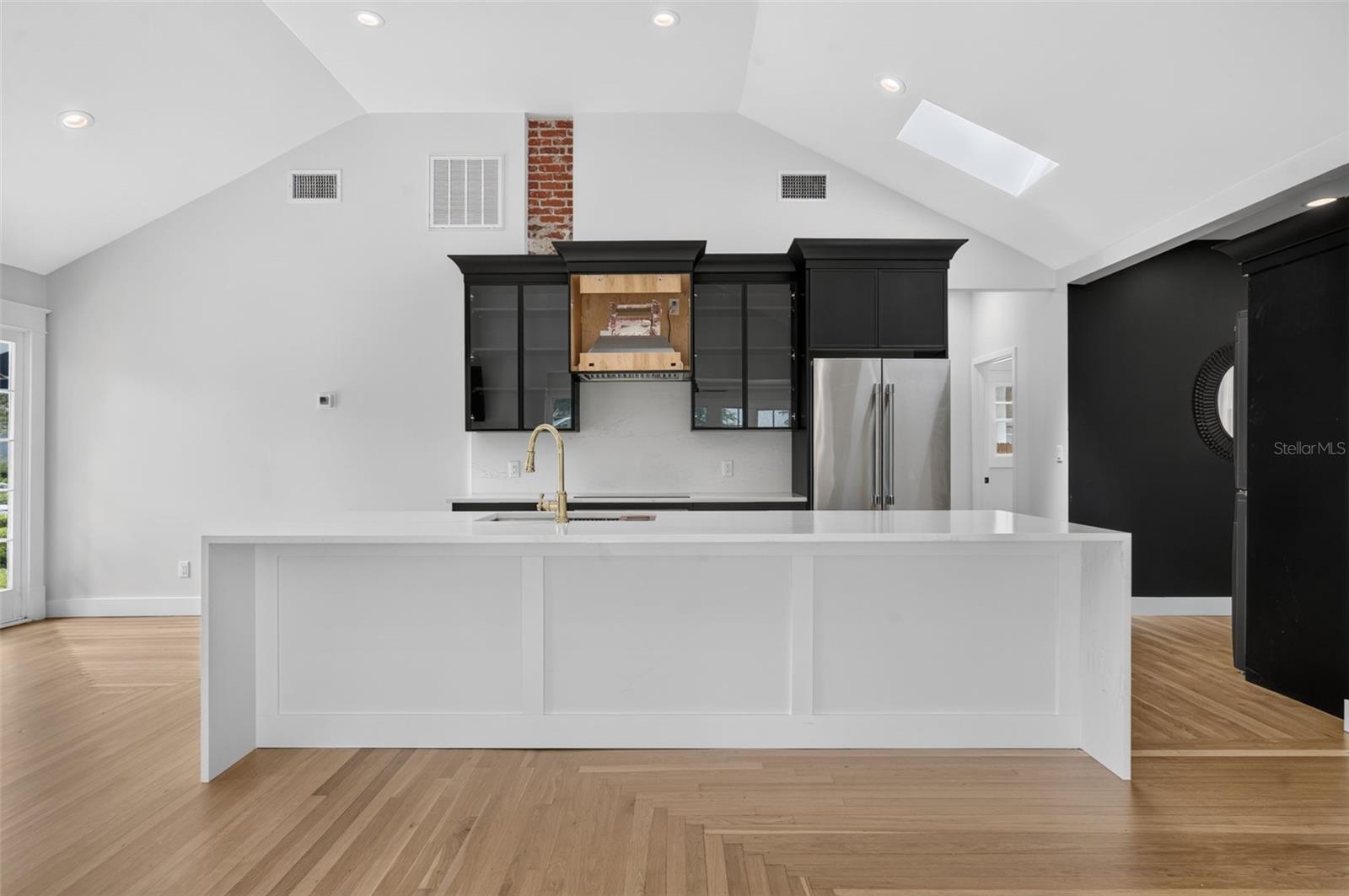 323 E AMELIA ST — photo 12