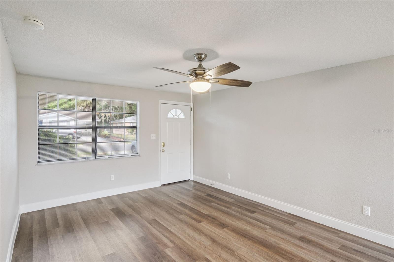 113 HUGHES AVE — photo 5