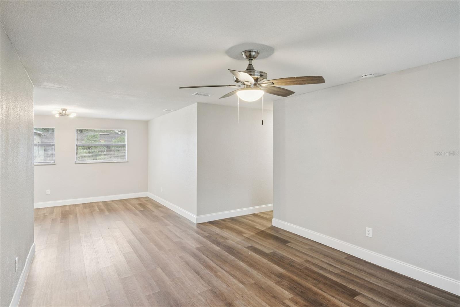 113 HUGHES AVE — photo 6