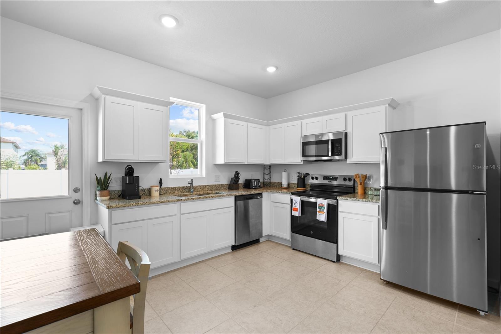 1451 DALKEITH CV — photo 9