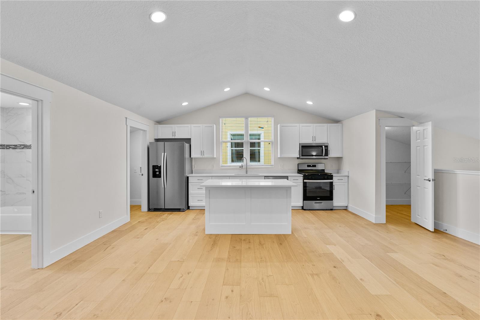 1919 SIPES AVE — photo 12