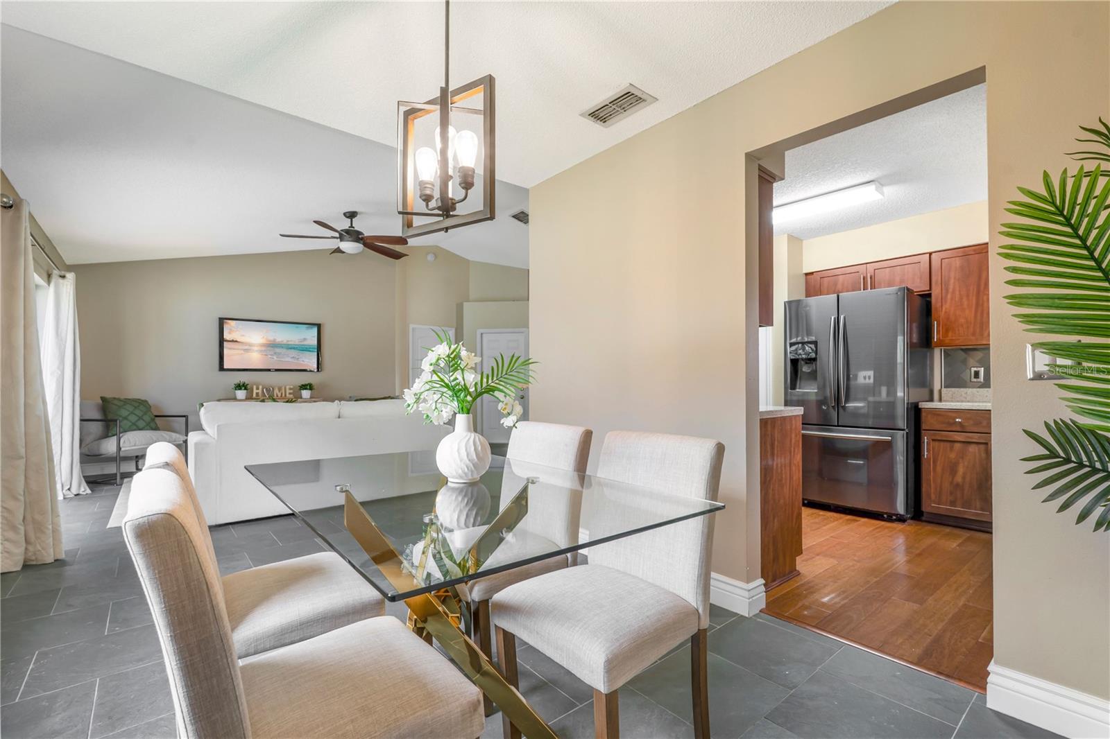1324 SILVERTHORN DR — photo 10