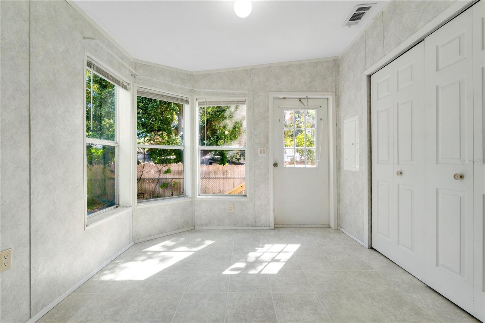 4755 BUNTING AVE — photo 8