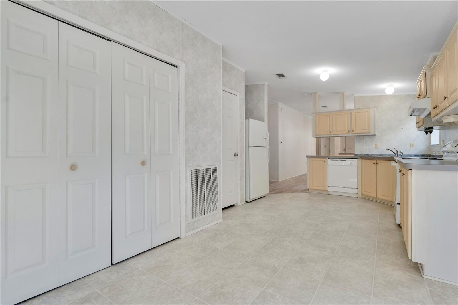 4755 BUNTING AVE — photo 9