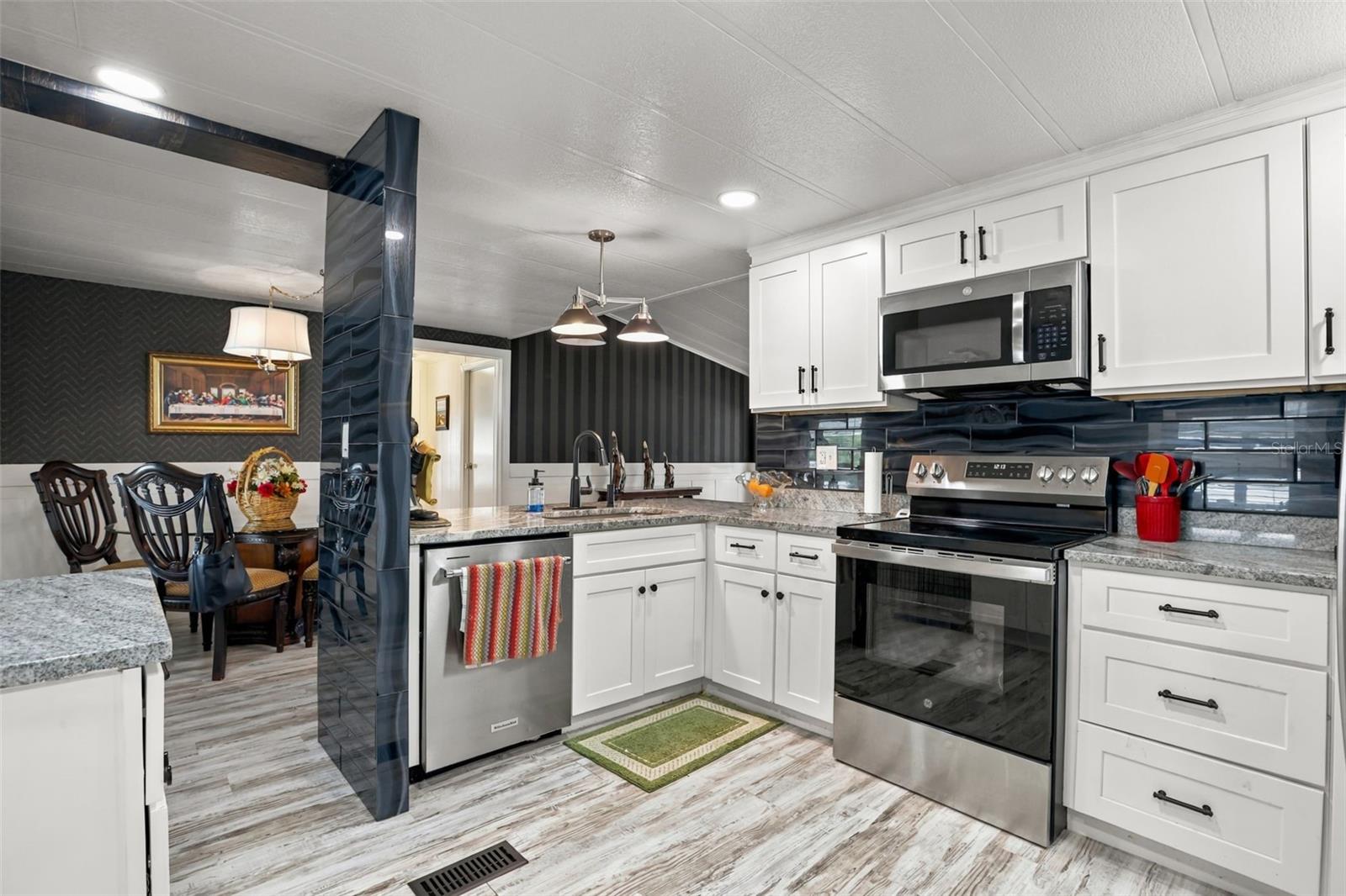 34 DA ROSA AVE — photo 7