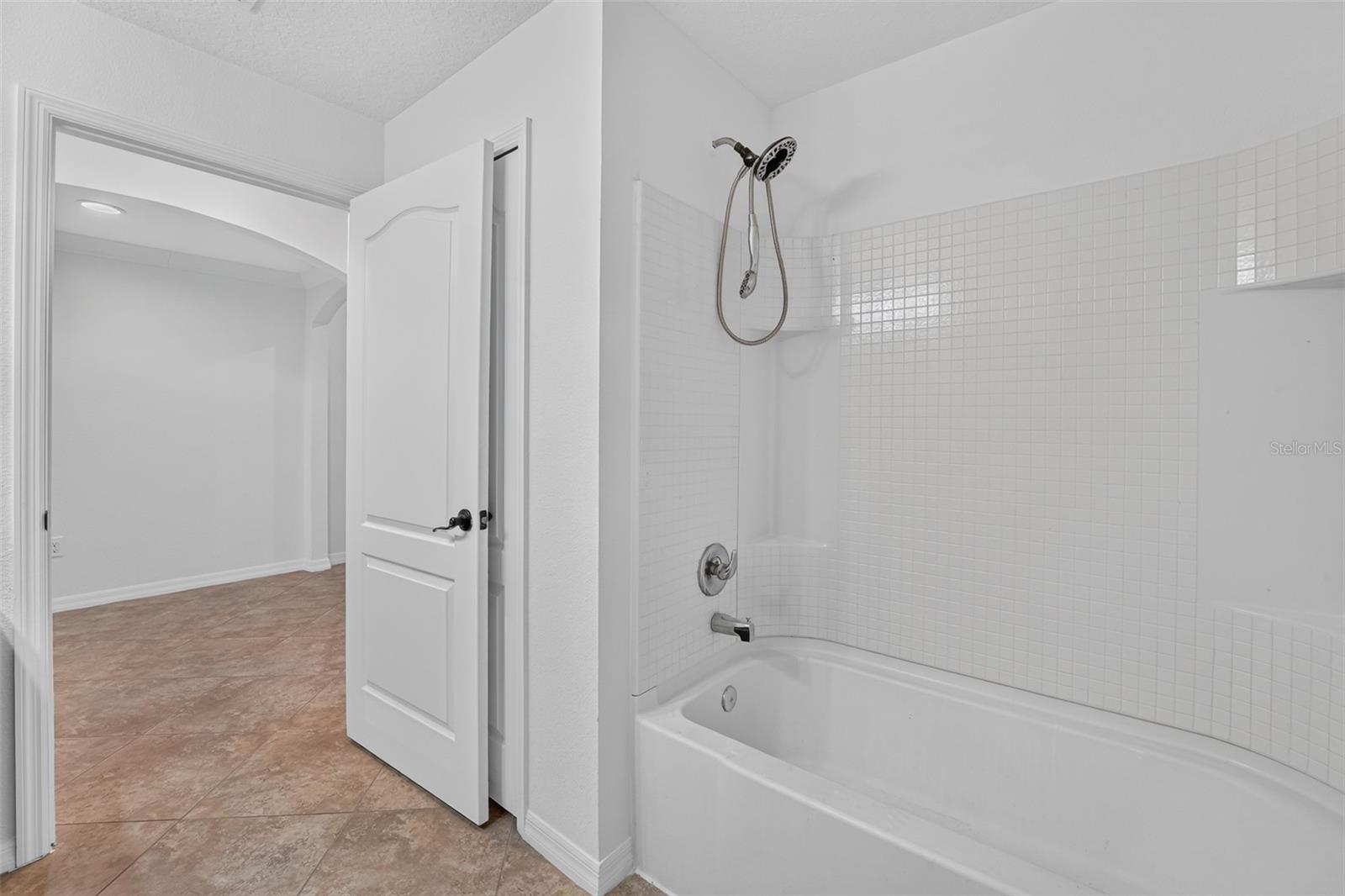 10648 INSIDE LOOP — photo 7