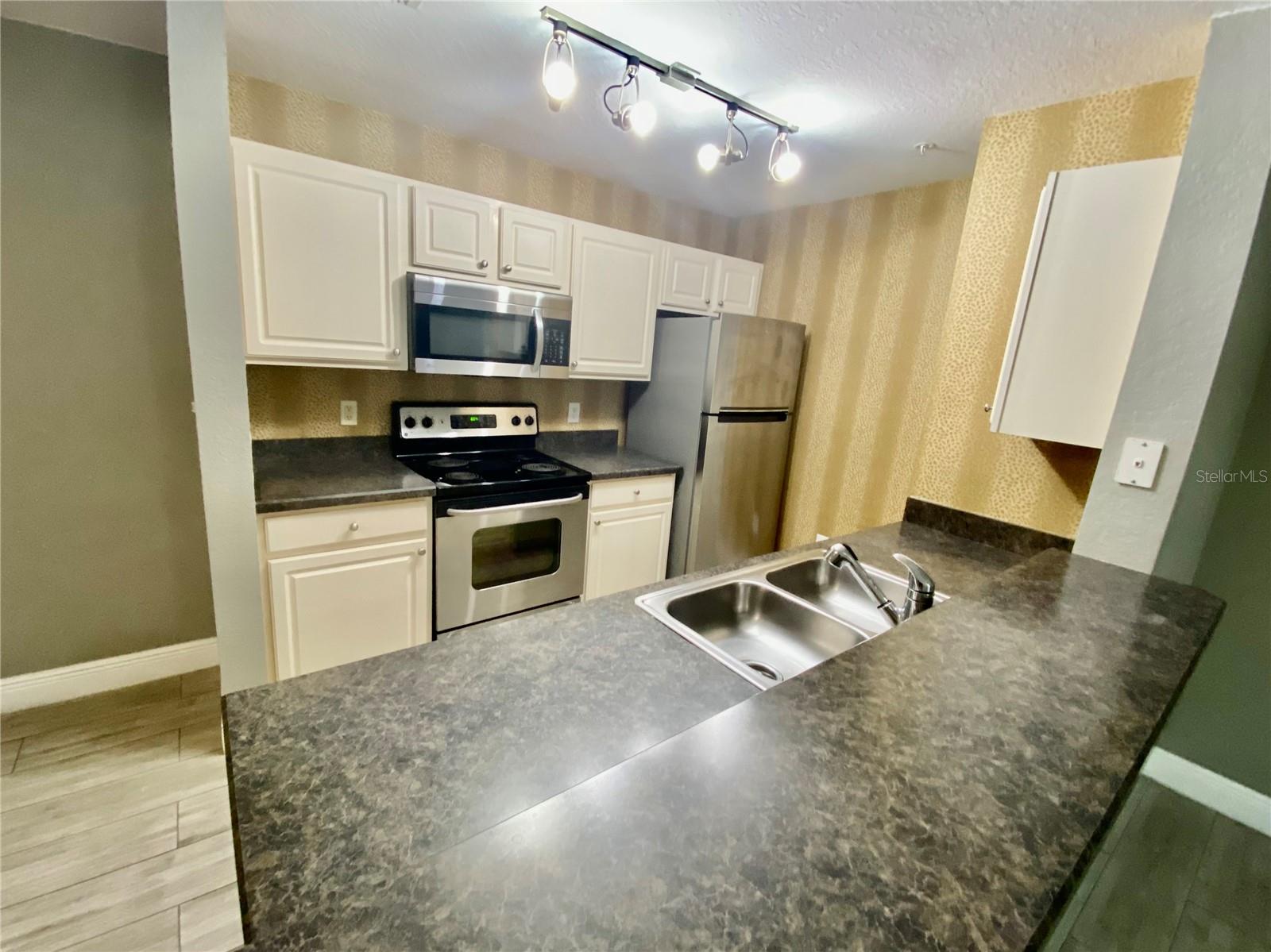 5447 VINELAND RD #1103 — photo 10