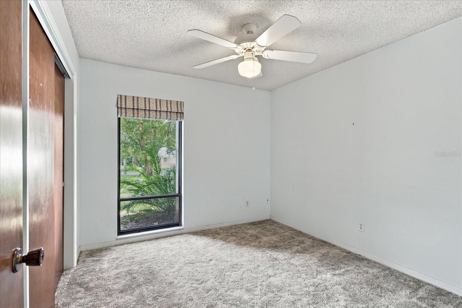 528 E HILLCREST — photo 12