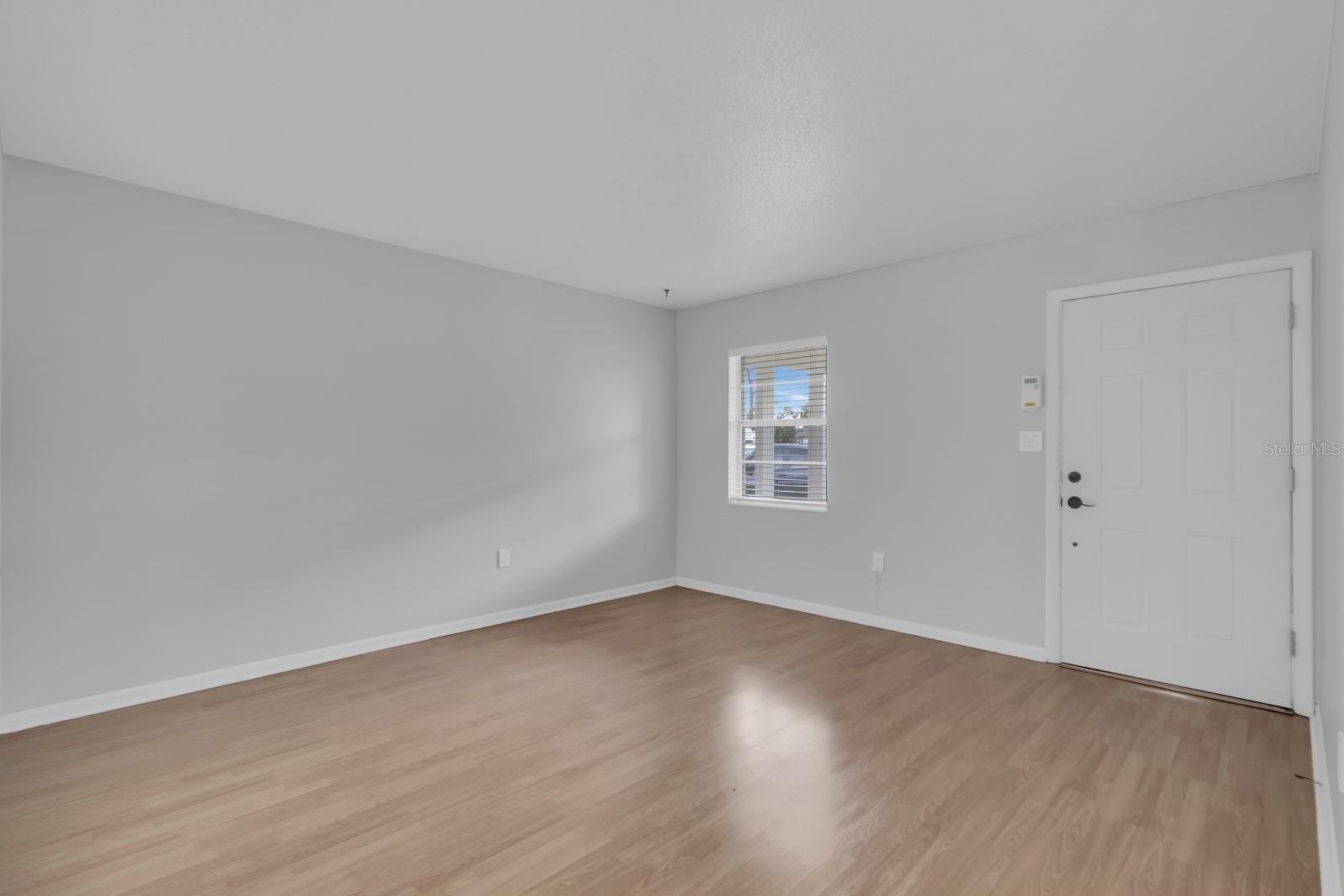 1345 S OXALIS AVE — photo 3