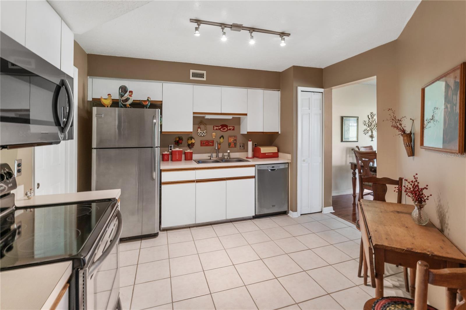 4807 COACHMANS DR #2403 — photo 9