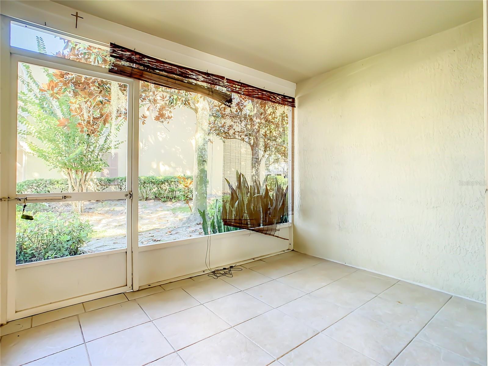 1050 VINELAND PL — photo 7