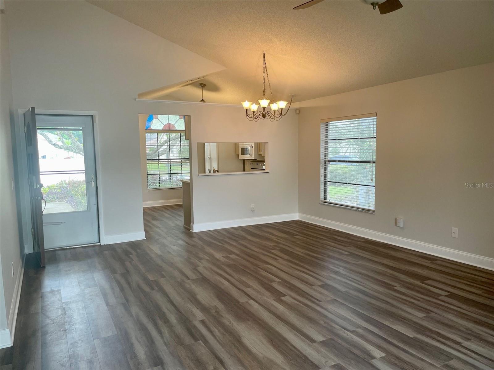 878 E CHARING CROSS CIR — photo 9