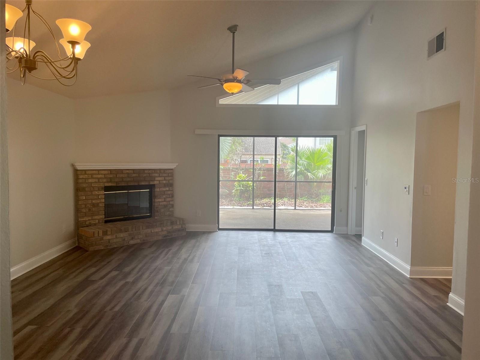 878 E CHARING CROSS CIR — photo 10
