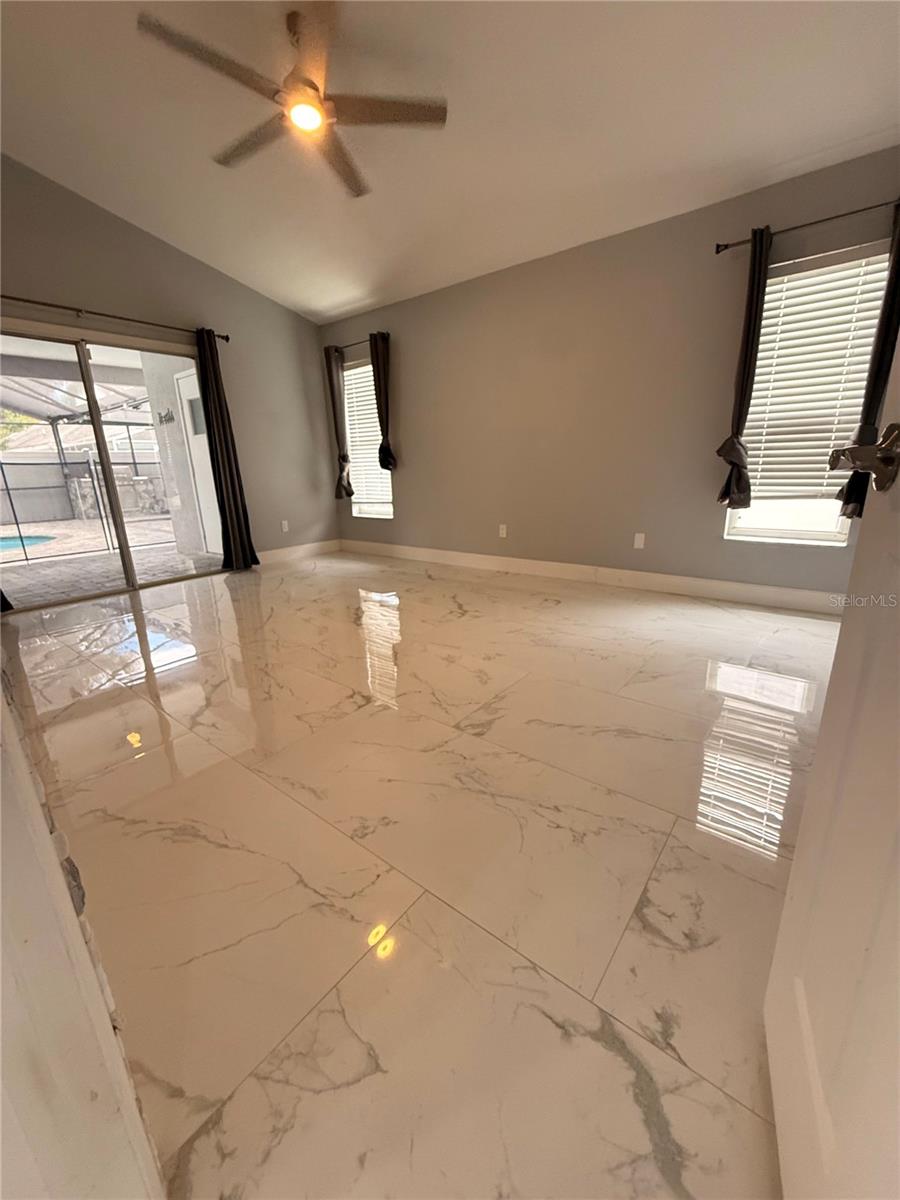 416 BECKY ST — photo 11