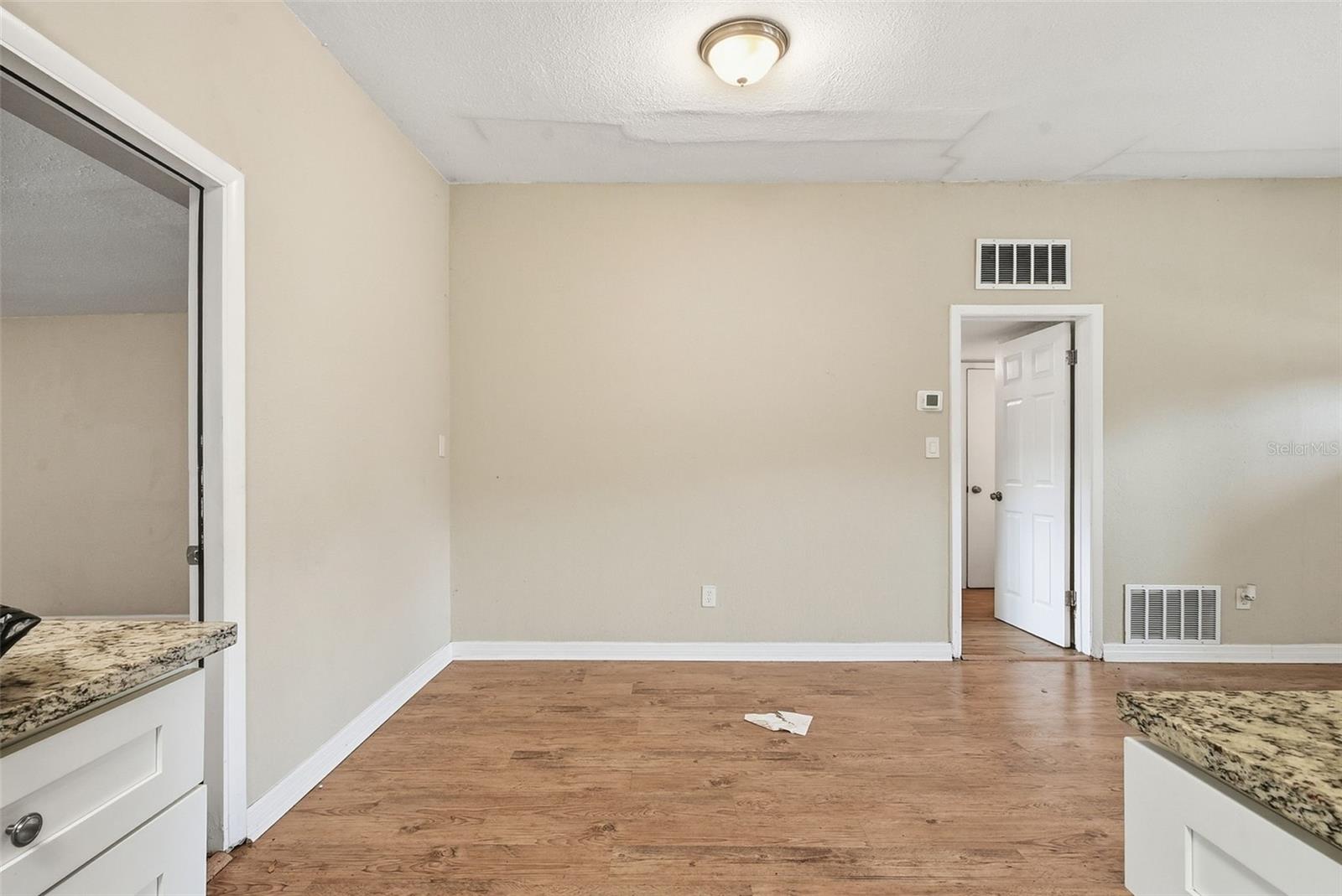 6138 OAKCREST CIR — photo 12