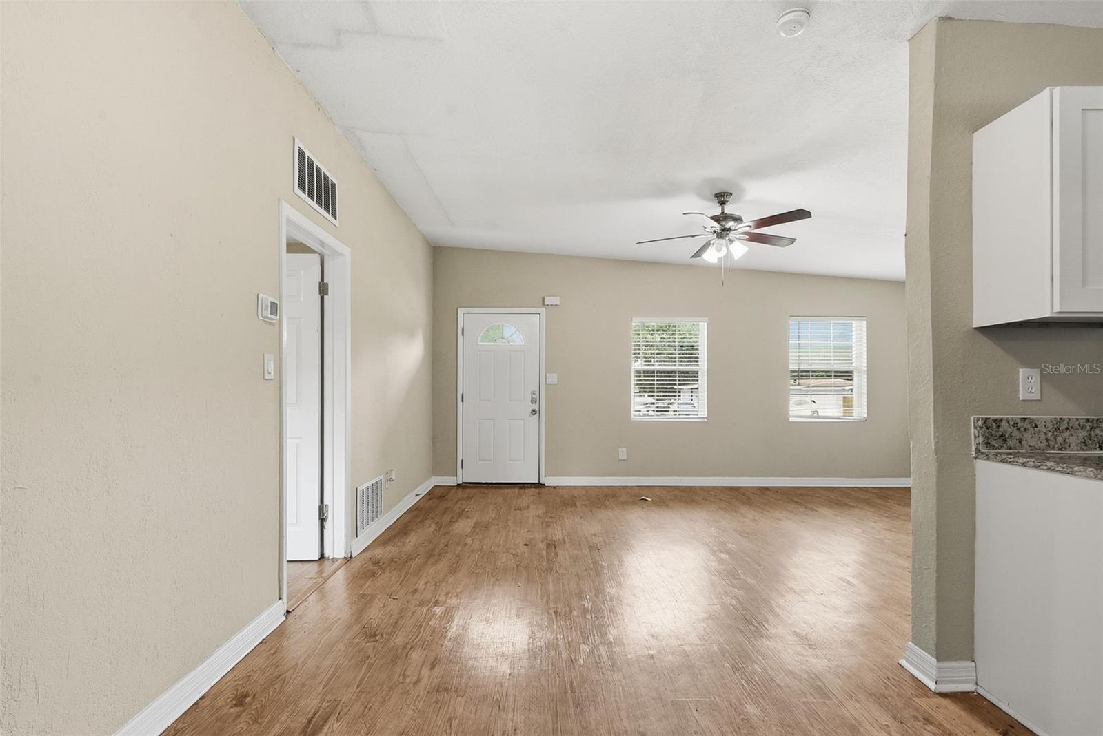 6138 OAKCREST CIR — photo 8