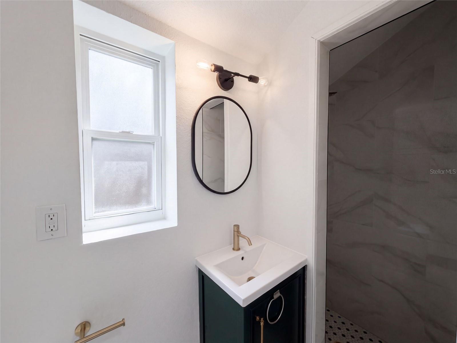 212 W HIAWATHA ST — photo 10