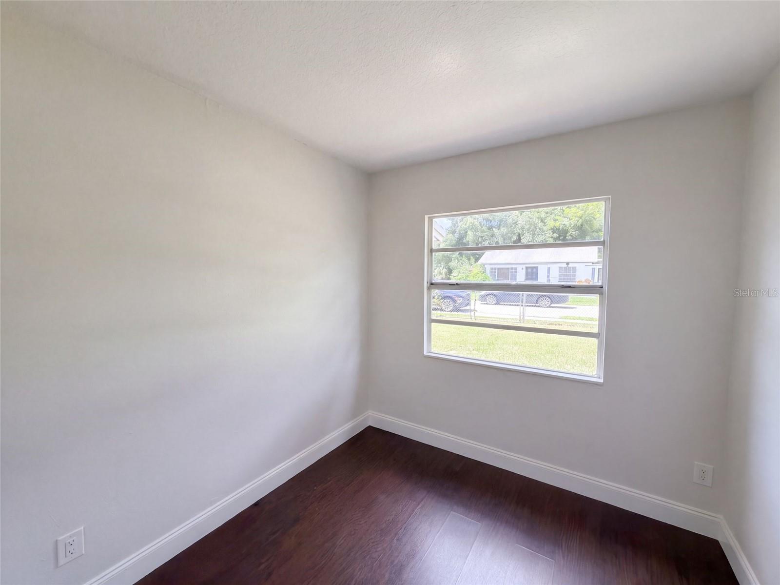 2406 E CURTIS ST — photo 9