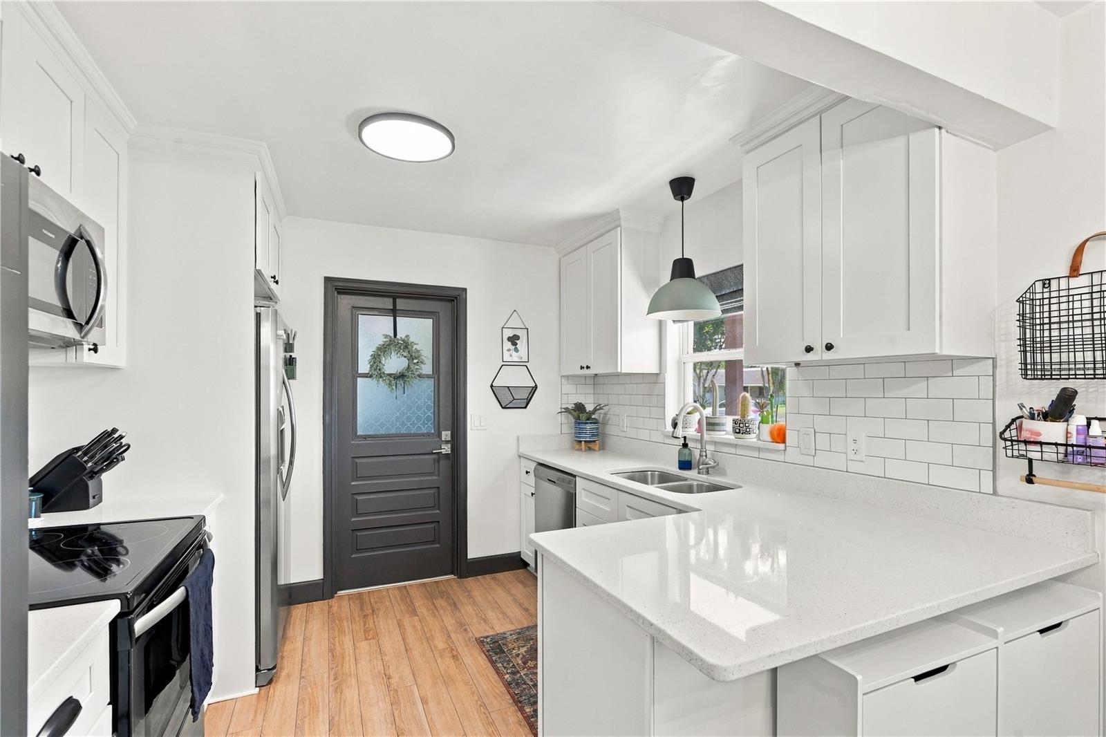 303 HALSEY ST — photo 7
