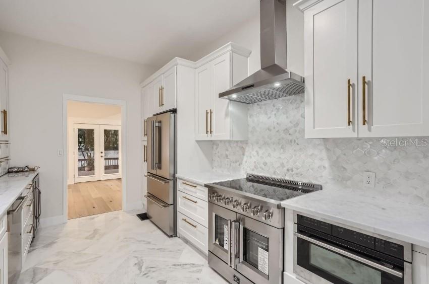 734 S MILLS AVE — photo 2