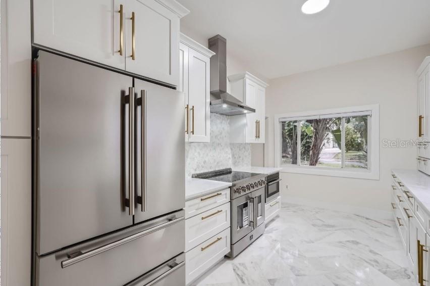 734 S MILLS AVE — photo 3