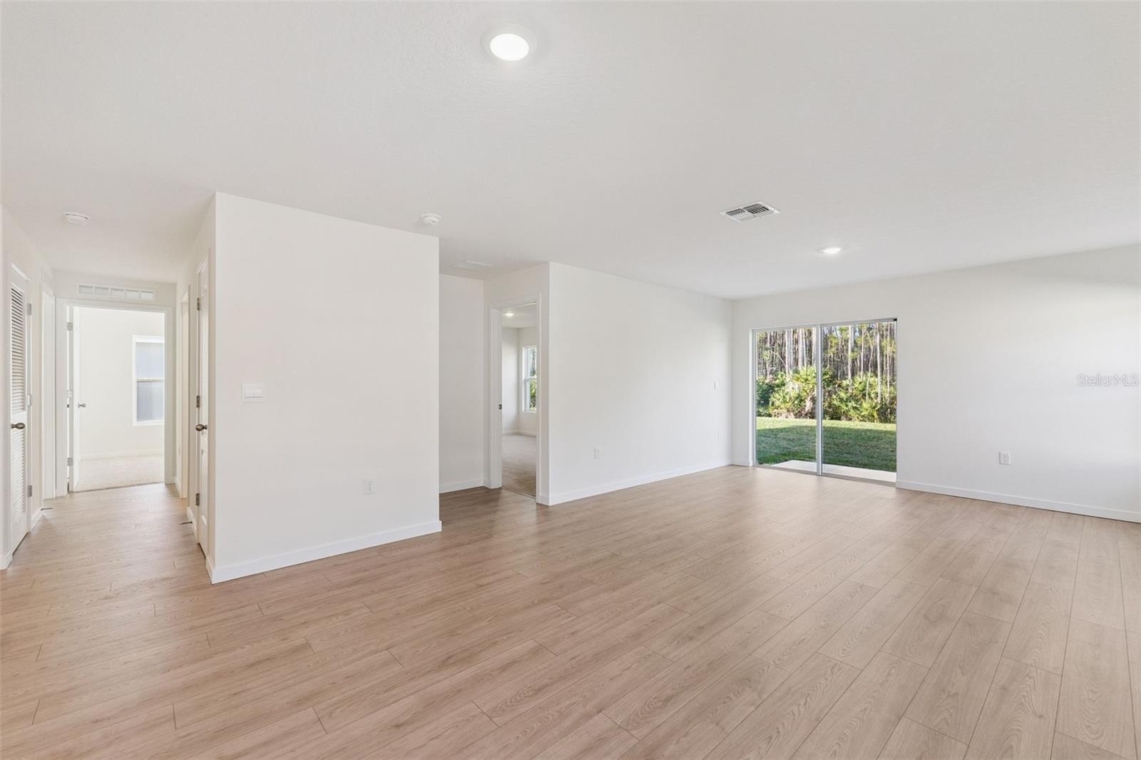 145 HEIRLOOM DR — photo 3