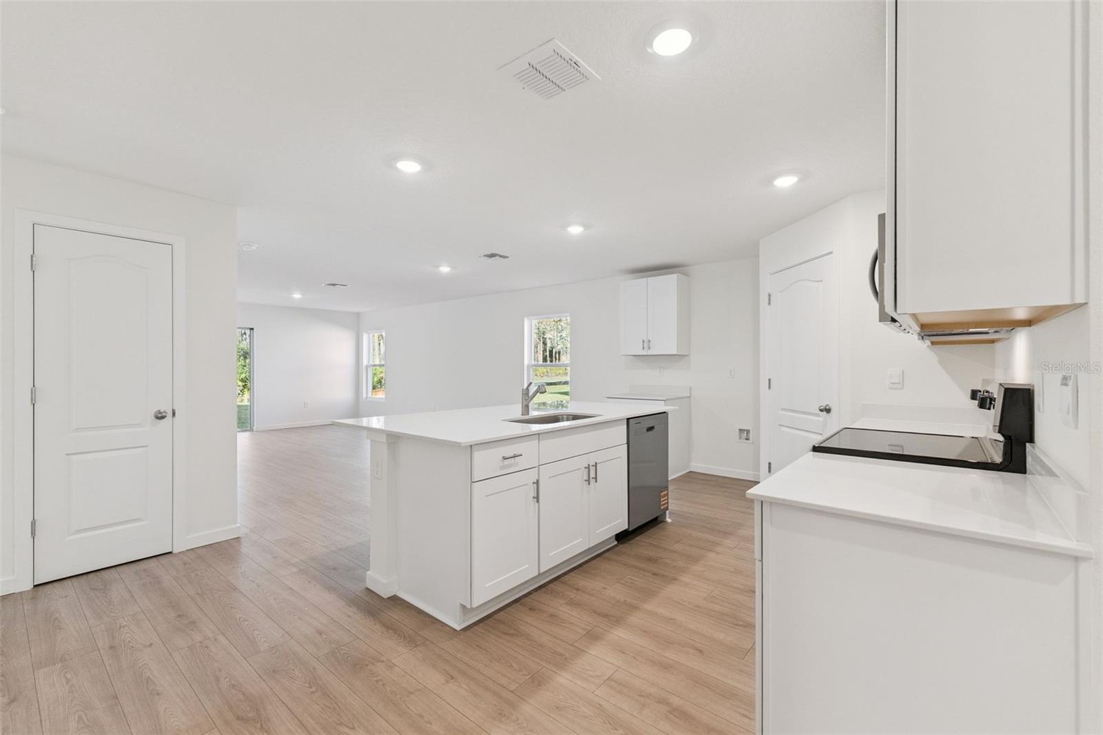 145 HEIRLOOM DR — photo 8