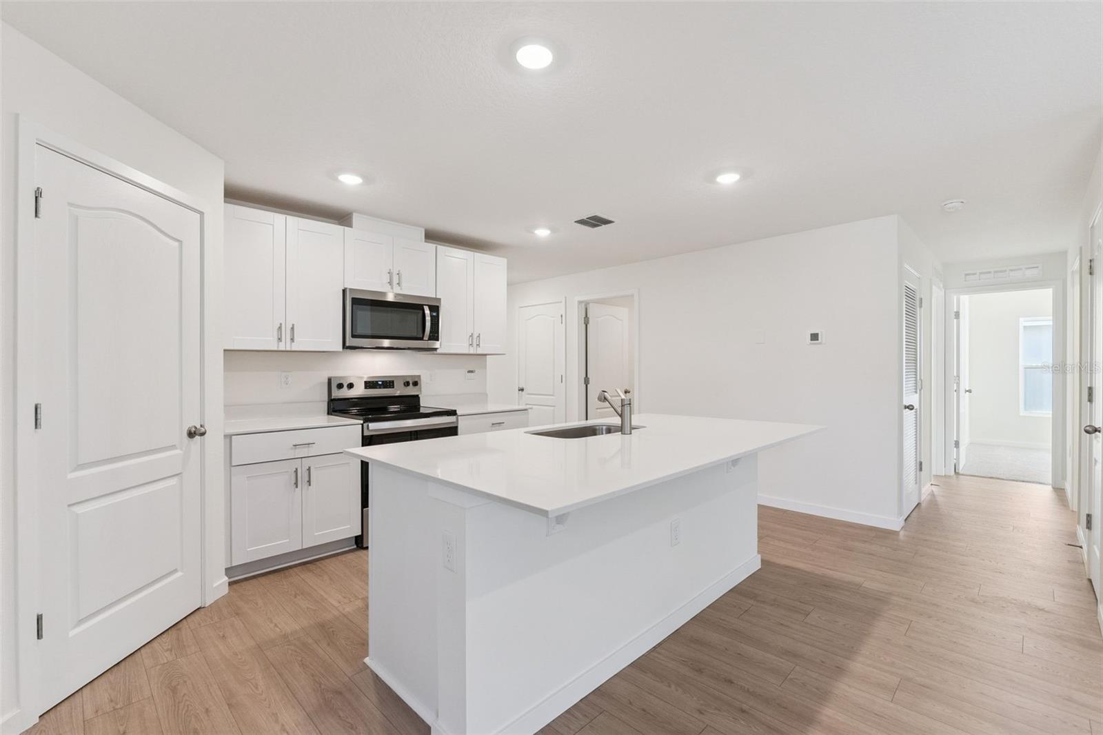 145 HEIRLOOM DR — photo 10