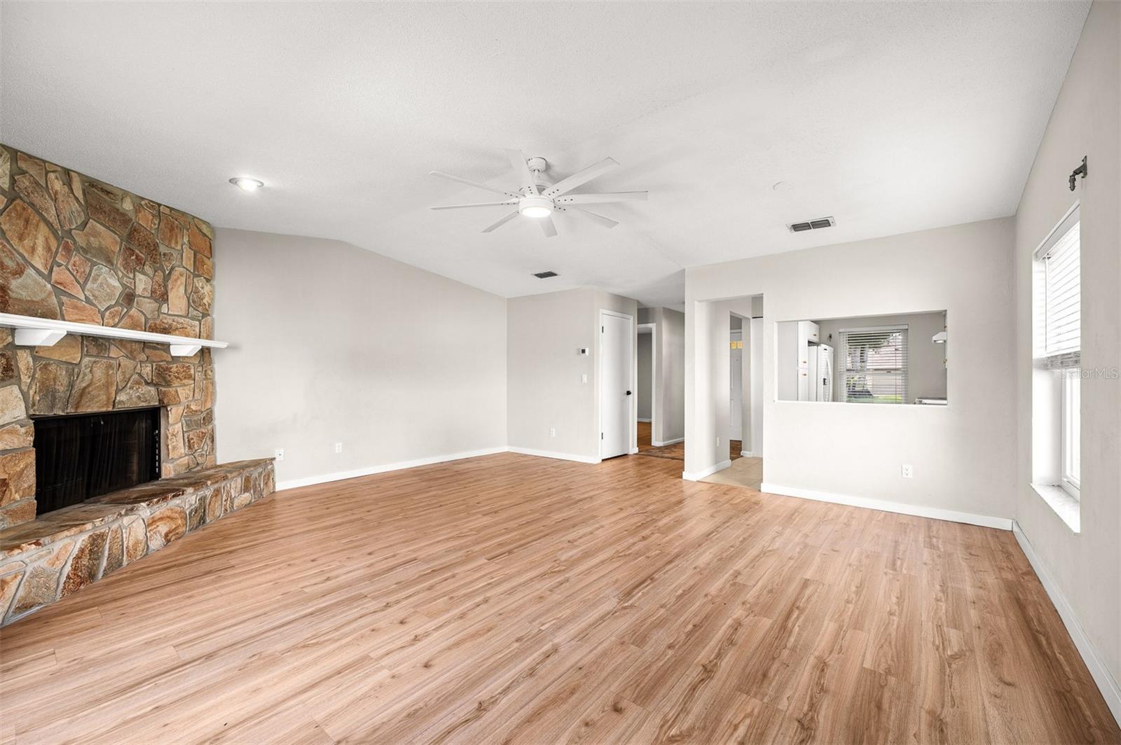 107 DEER LAKE CIR — photo 9