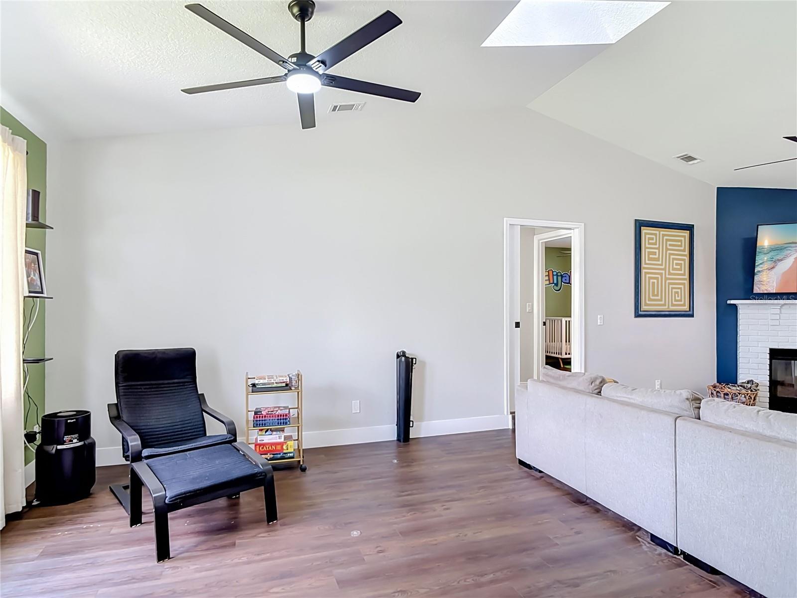 2121 ARROWHEAD AVE — photo 12