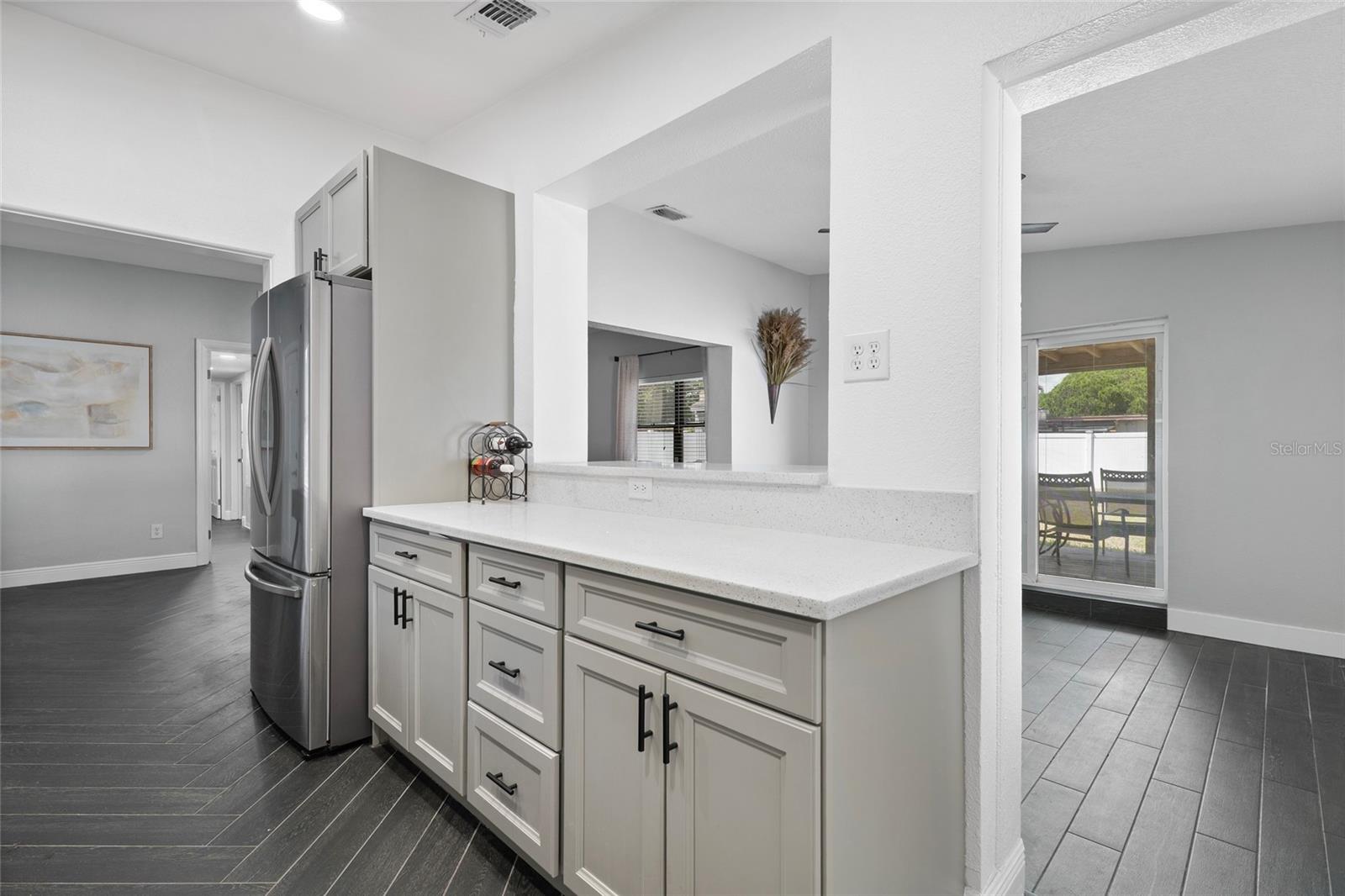 18 N ALDER DR — photo 11