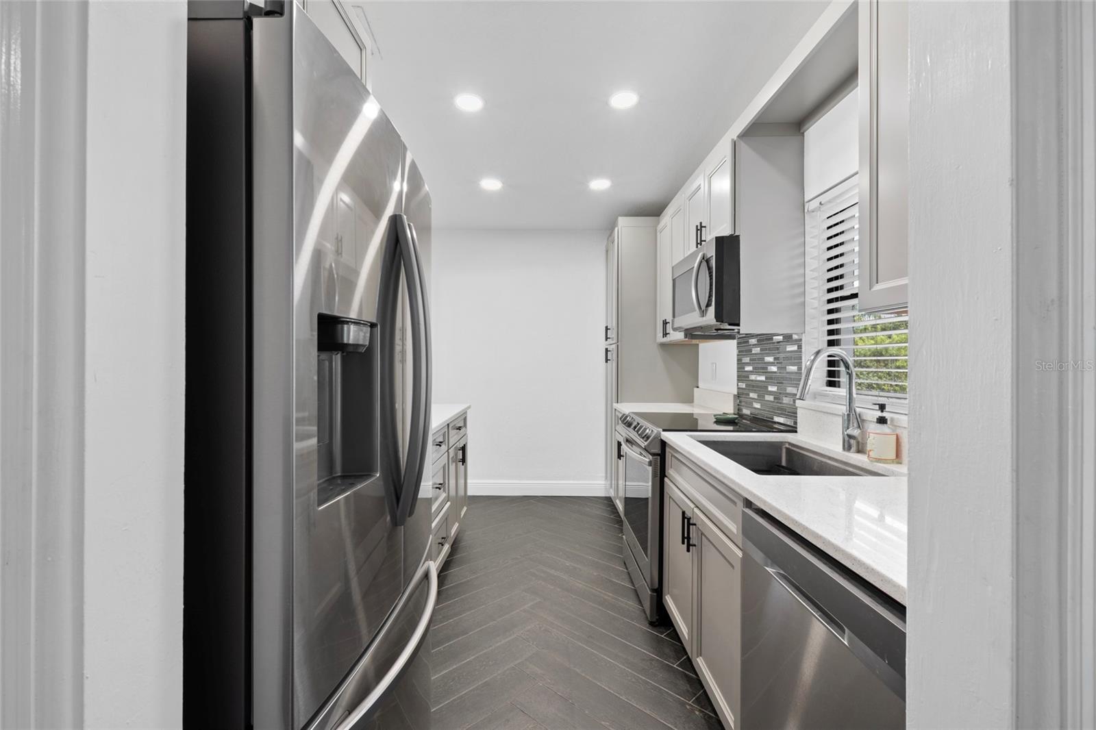 18 N ALDER DR — photo 10