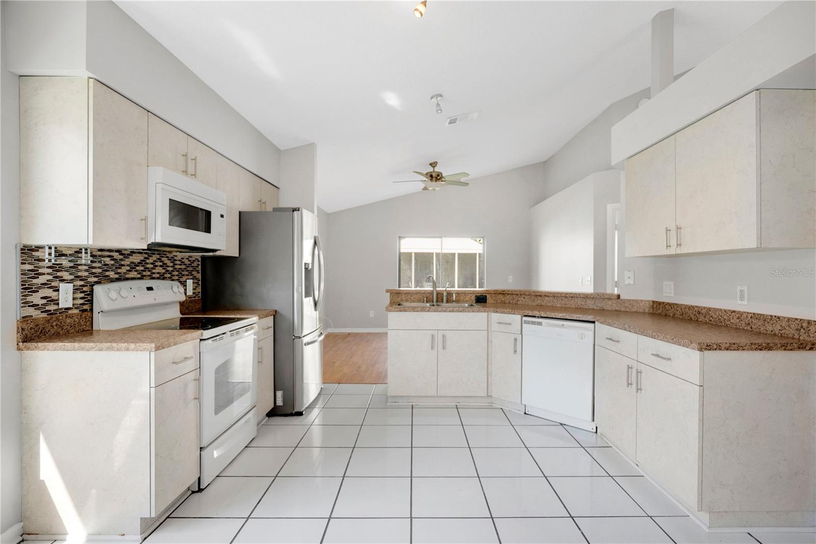 233 S ABERDEEN CIR — photo 8