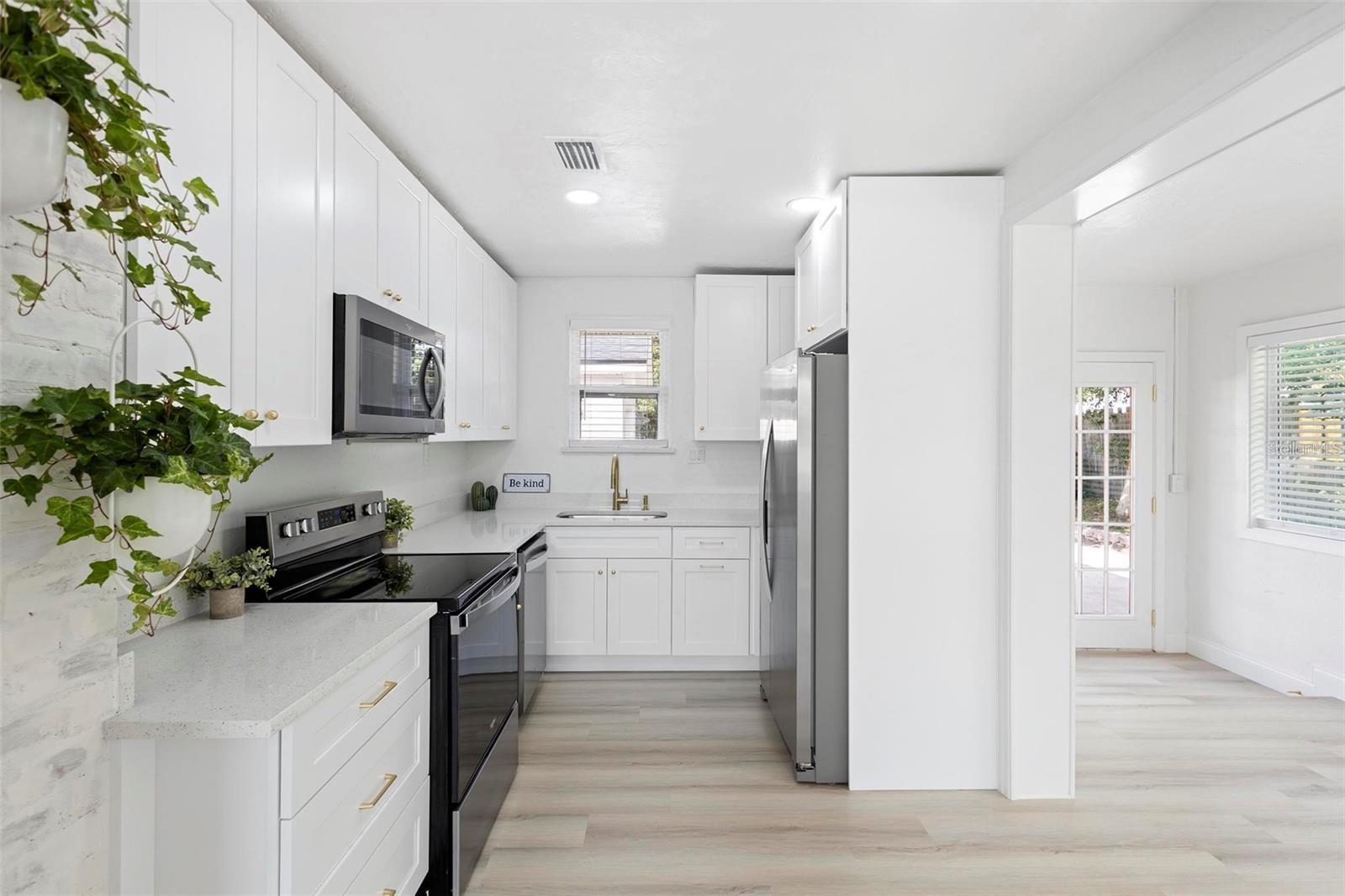 263 WILLIAMS AVE — photo 10