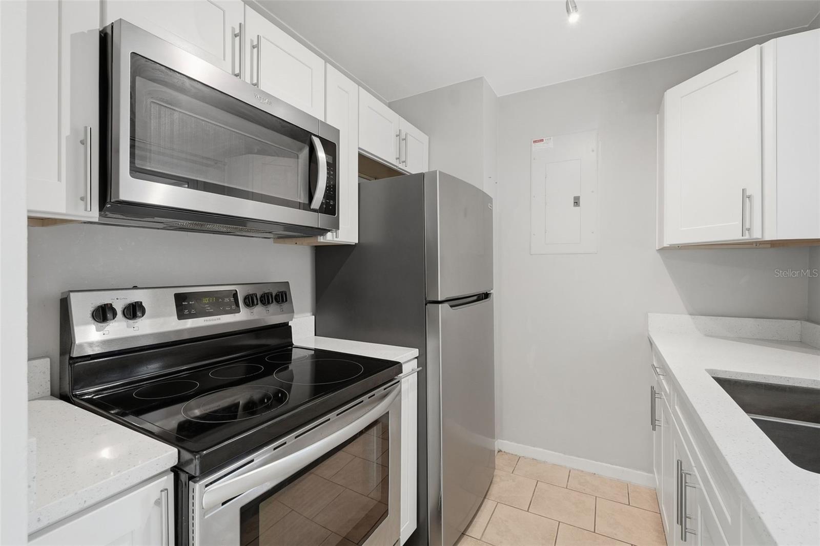 1408 W WELLINGTON DR — photo 12