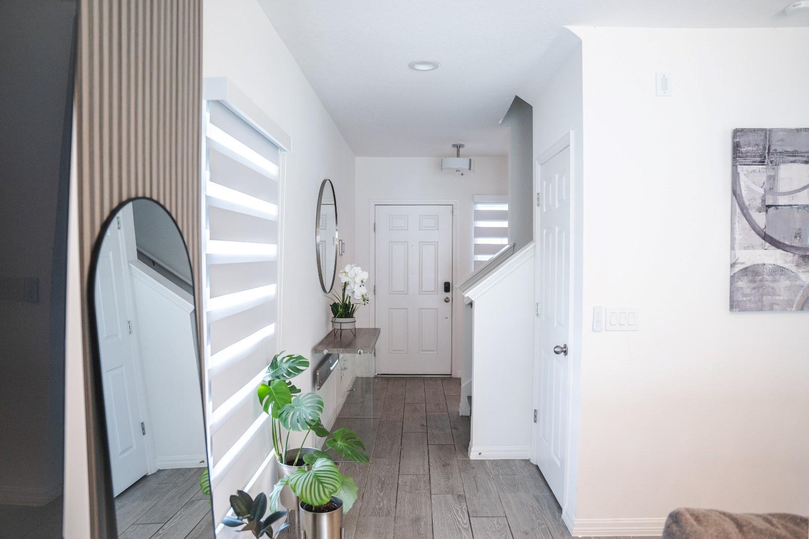 5285 ROYAL POINT AVE — photo 2