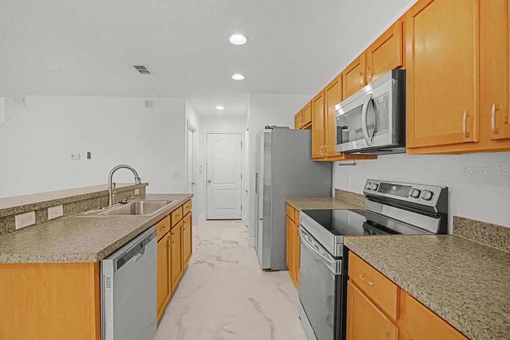 2016 PORTCASTLE CIR — photo 10