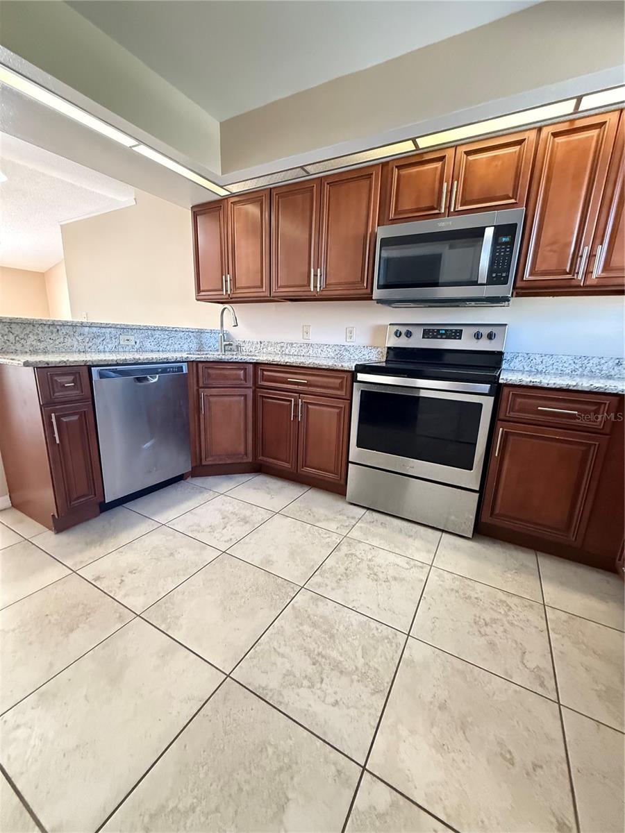 513 CAVALIER AVE — photo 6