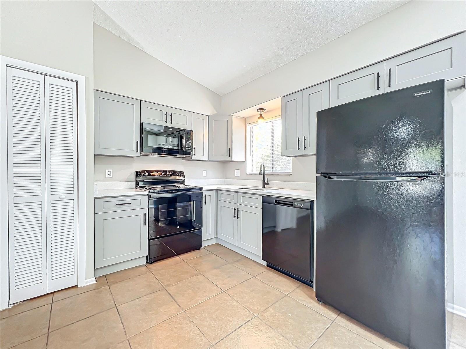 13868 LENA ST — photo 11