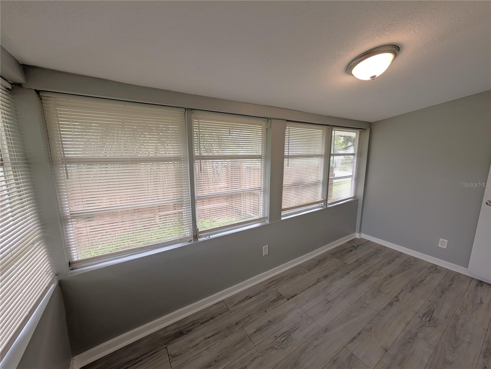 6805 N NAVIN AVE — photo 7