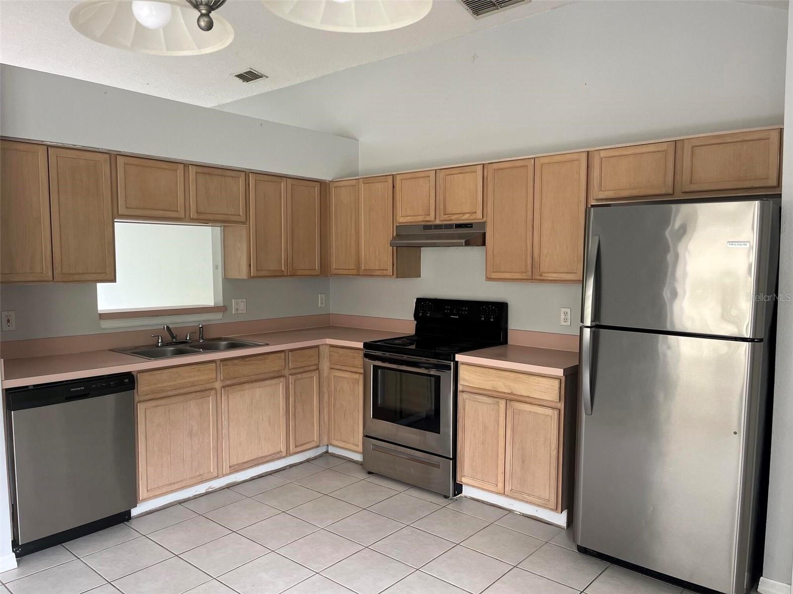 2833 HARDENBERGH LN — photo 2