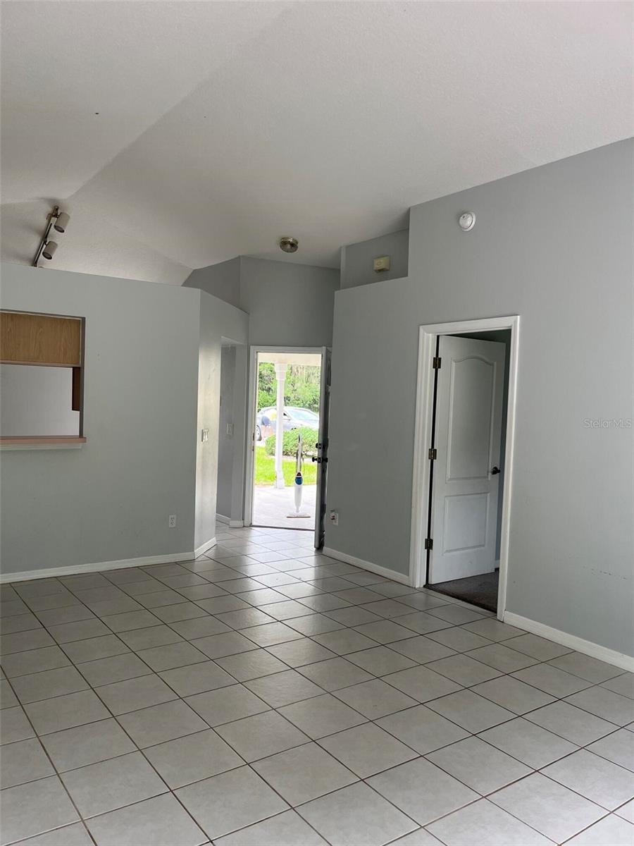 2833 HARDENBERGH LN — photo 4