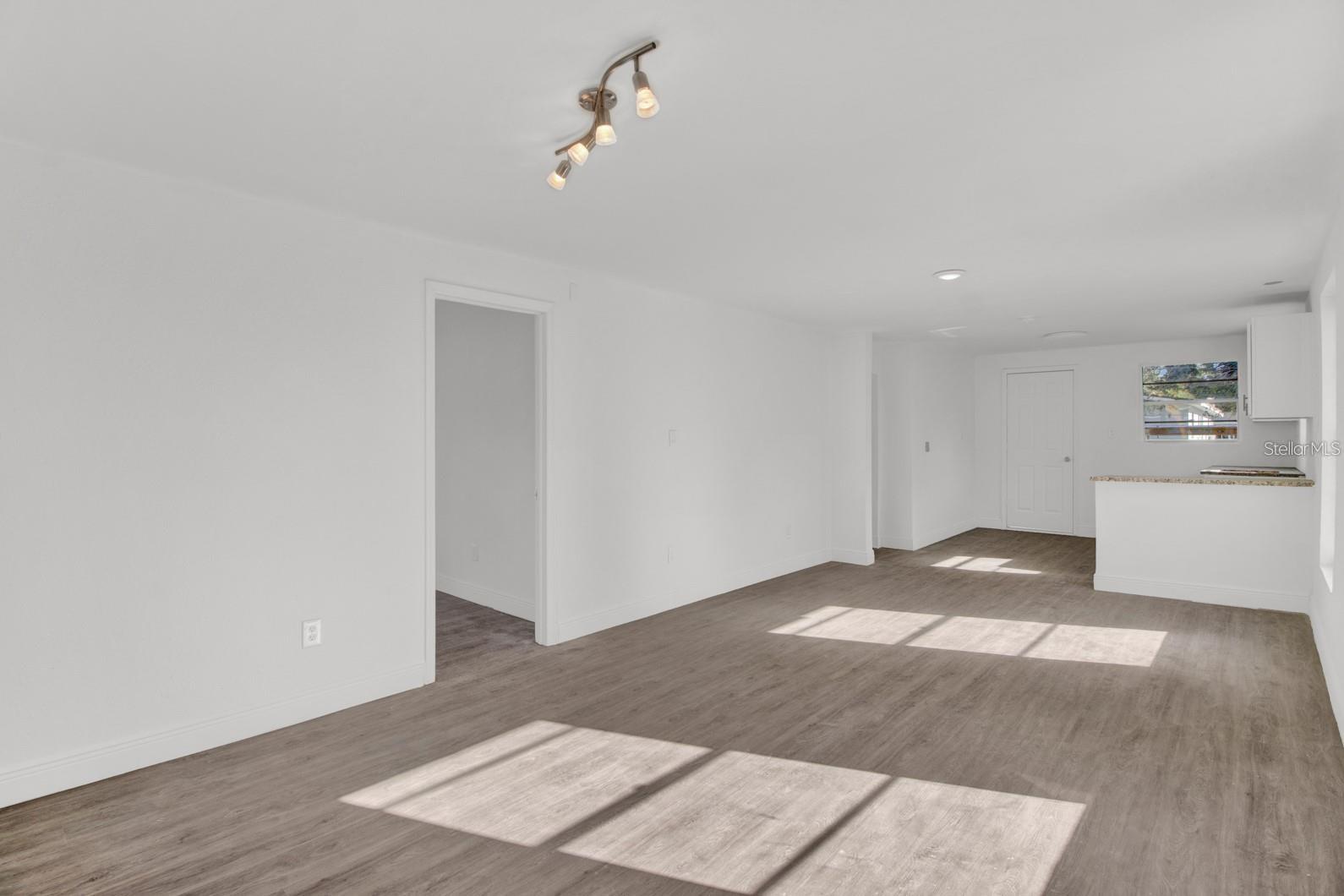 841 VERNON ST — photo 6